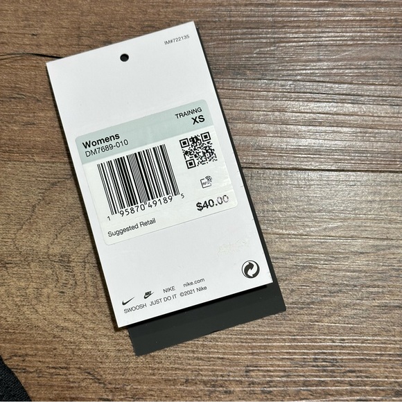 NWT Ladies NIKE PRO DRI-FIT Black Cropped Sleeveless Graphic Training Top XS - Picture 9 of 10